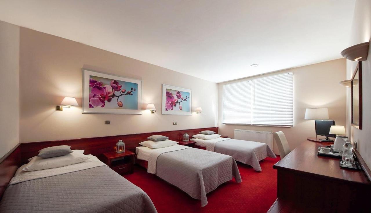 Hotel Sara Kolo  Bagian luar foto