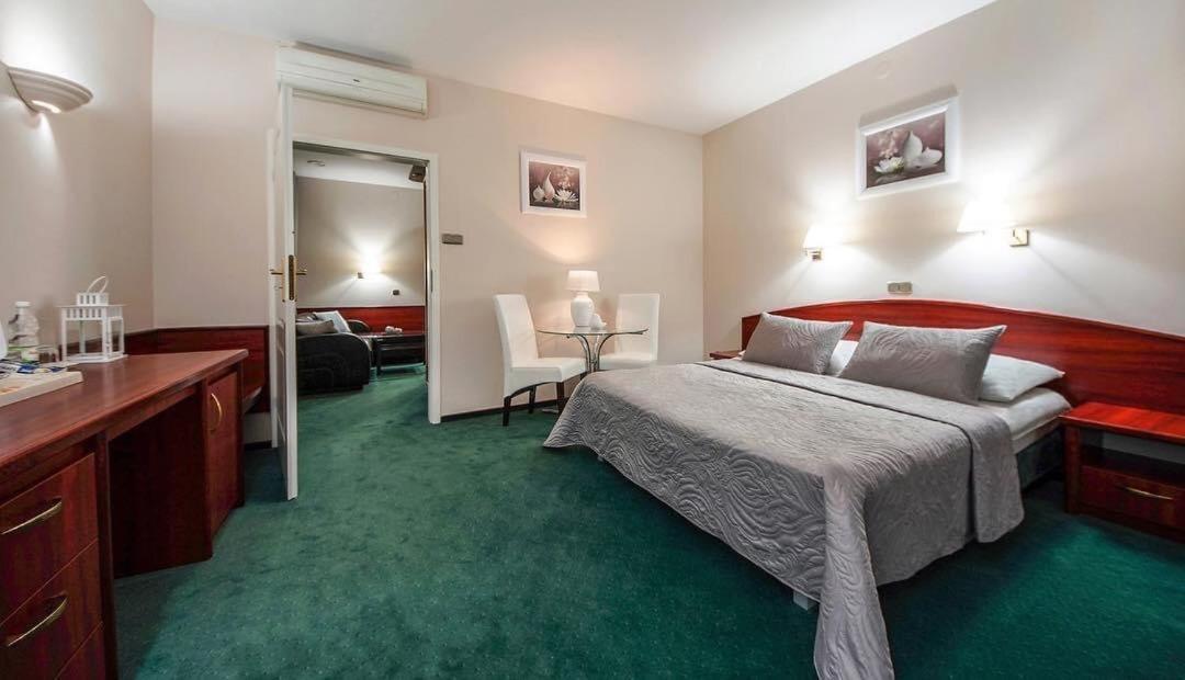 Hotel Sara Kolo  Bagian luar foto