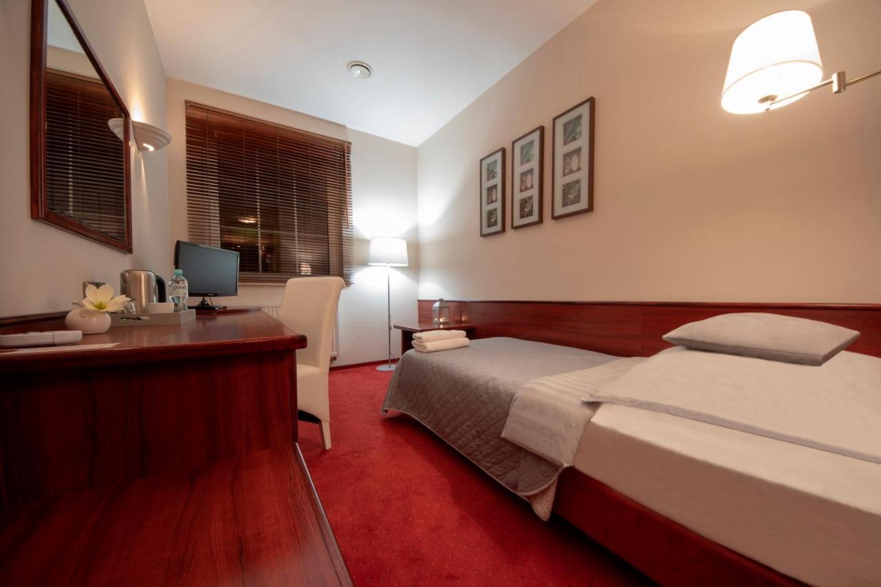 Hotel Sara Kolo  Bagian luar foto