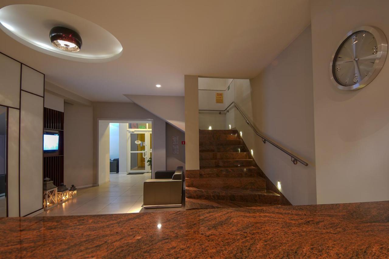 Hotel Sara Kolo  Bagian luar foto