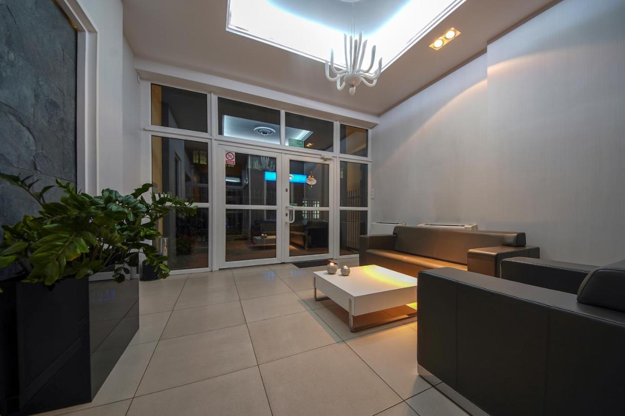 Hotel Sara Kolo  Bagian luar foto