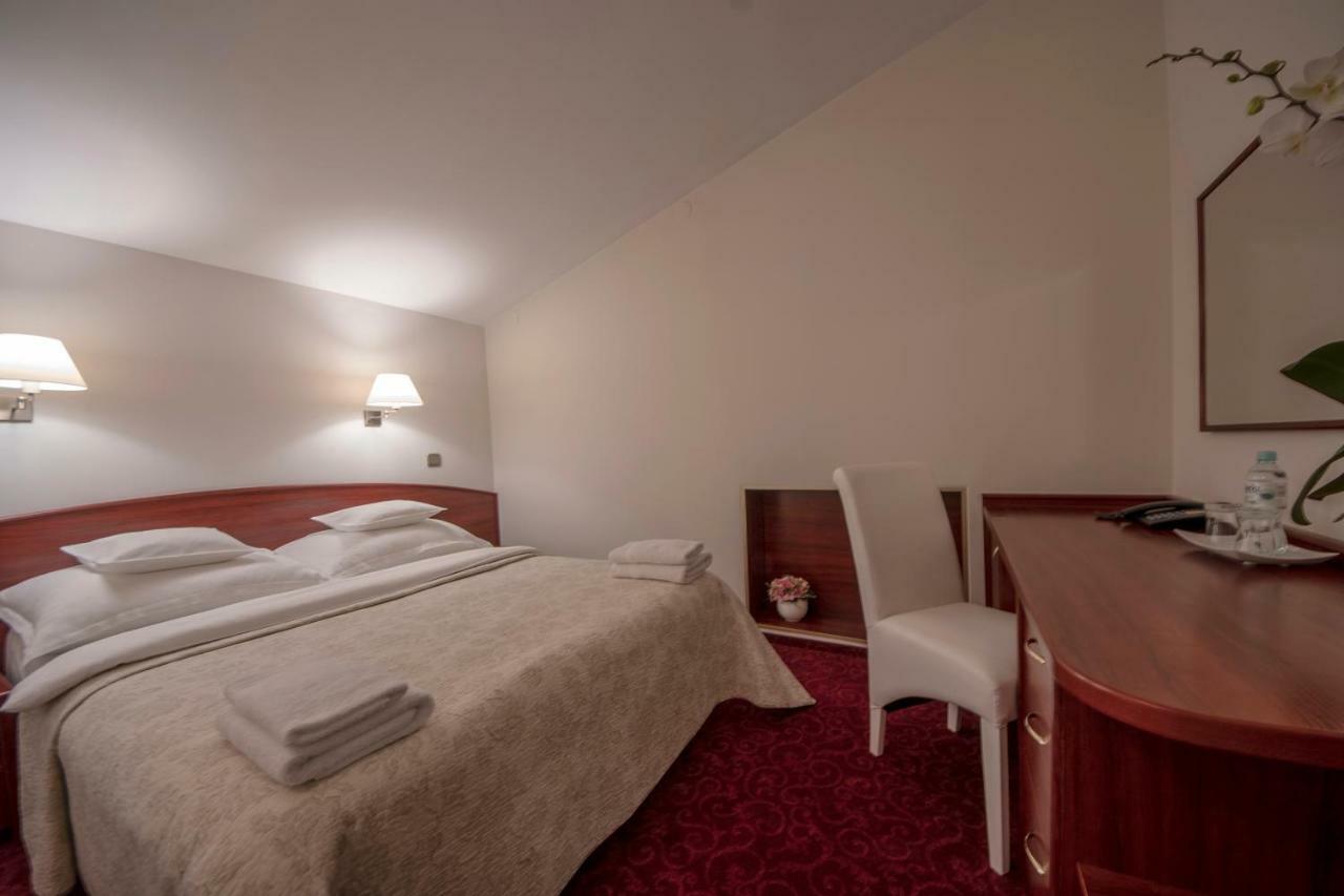 Hotel Sara Kolo  Bagian luar foto