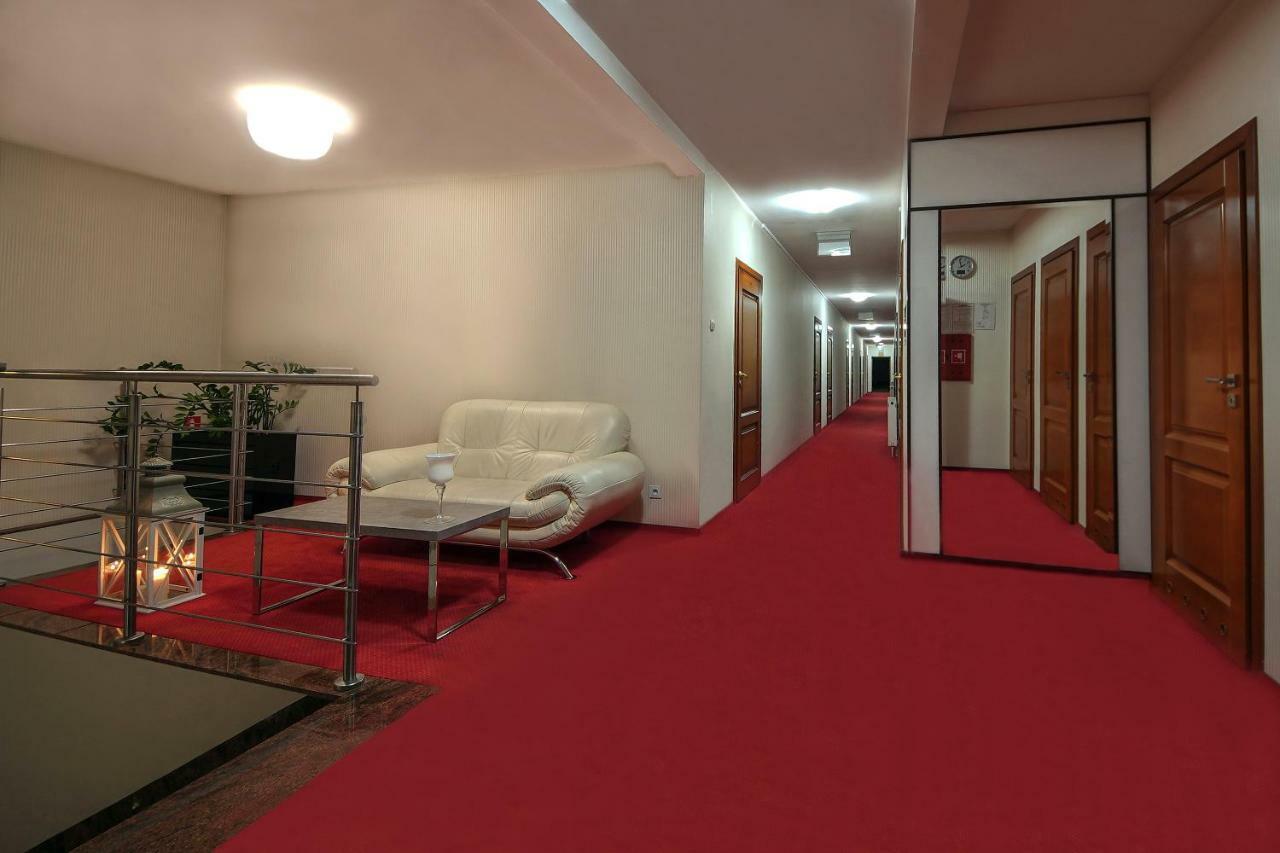 Hotel Sara Kolo  Bagian luar foto